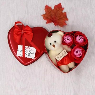 Подарочный набор с мыльным цветком с 3 розами 1 мишка Красный Art-BOXRED36 фото