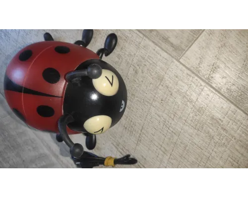 Колонка музыкальная портативная божья коровка с радио и аккумулятором б/у