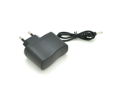 Зарядний пристрій 18650, 4.2V / 500mAh, живлення 110-240V, 3,5 * 1,35 мм, довжина 0,6 м