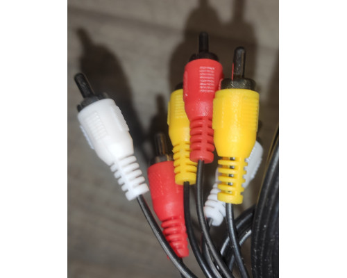 Кабель видео 3RCA to 3 RCA 1 м Кабель видео 3RCA to 3 RCA 1 м