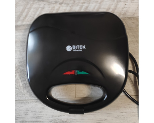 Сендвичница Bitek BT-7770 750 W с антипригарным покрытием новая черная Сендвичница Bitek BT-7770 750 W с антипригарным покрытием новая черная