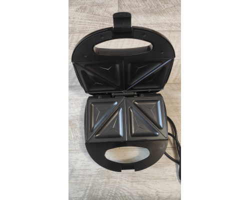 Сендвичница Bitek BT-7770 750 W с антипригарным покрытием новая черная Сендвичница Bitek BT-7770 750 W с антипригарным покрытием новая черная