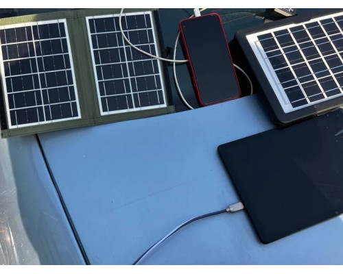 Зарядний пристрій Cclamp CL-670 із сонячною панеллю 7W USB Зарядний пристрій Cclamp CL-670 із сонячною панеллю 7W USB