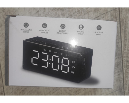 Часы настольные электронные J61 c аккумулятором BT, AUX, TF Card, будильником черный