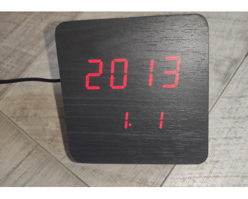 Часы настольные электронные VST-872 в виде деревянного бруска с температурой черные красный свет