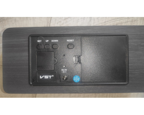 Распродажа Часы электронные VST-865 с температурой, от сети и на батарейках чёрное дерево синий свет