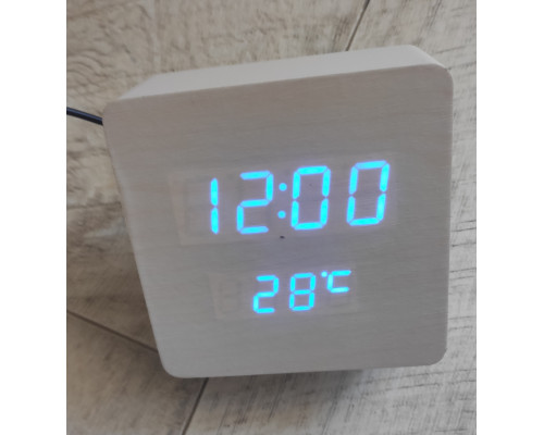 Часы настольные электронные VST-872 в виде деревянного бруска с температурой белые синий свет