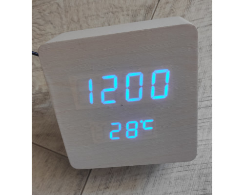 Часы настольные электронные VST-872 в виде деревянного бруска с температурой белые синий свет