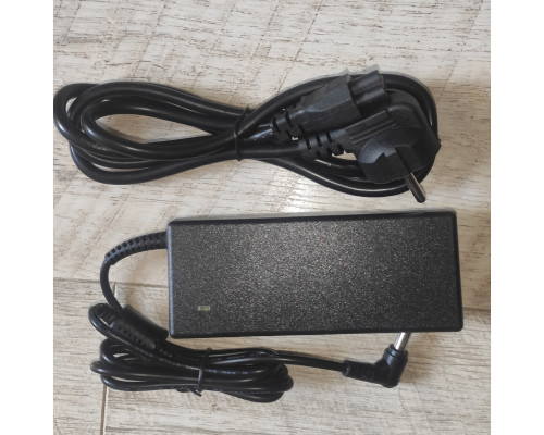 Блок питания сетевое зарядное для ноутбука Lenovo 5.5*2.5 20 V 4.5 A Блок питания сетевое зарядное для ноутбука Lenovo 5.5*2.5 20 V 4.5 A