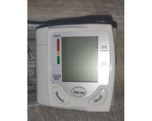 Тонометр цифровой Blood Pressure Monitor CX-101S на запястье на батарейках с футляром Тонометр цифровой Blood Pressure Monitor CX-101S на запястье на батарейках с футляром