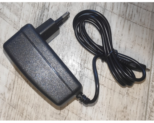 Блок питания AC/DC Adaptor EU093B 5V 3A V8 разъем
