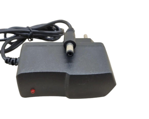 Блок Питания универсальный Сетевой Адаптер 5V 1A AC/DC Adapter 5V 1A Блок Питания универсальный Сетевой Адаптер 5V 1A AC/DC Adapter 5V 1A