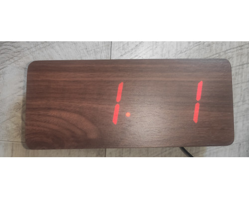 Распродажа Часы электронные VST-865 с температурой, от сети и на батарейках коричневое дерево красный свет