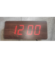 Распродажа Часы электронные VST-865 с температурой, от сети и на батарейках коричневое дерево красный свет