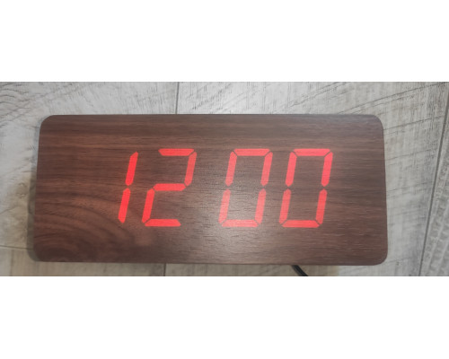Распродажа Часы электронные VST-865 с температурой, от сети и на батарейках коричневое дерево красный свет