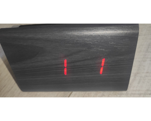 Часы электронные настольные VST-864 в виде деревянного треугольного бруска с температурой черные красный свет