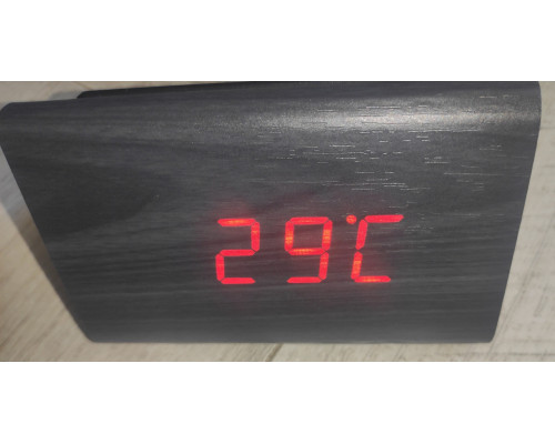 Часы электронные настольные VST-864 в виде деревянного треугольного бруска с температурой черные красный свет