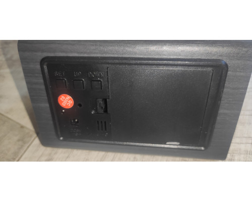 Часы электронные настольные VST-864 в виде деревянного треугольного бруска с температурой черные красный свет