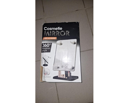 ОЧЕНКА! Компактне дзеркало з підсвіткою для макіяжу MCH Cosmetie Mirror 360 (погана коробка) ОЧЕНКА! Компактне дзеркало з підсвіткою для макіяжу MCH Cosmetie Mirror 360 (погана коробка)