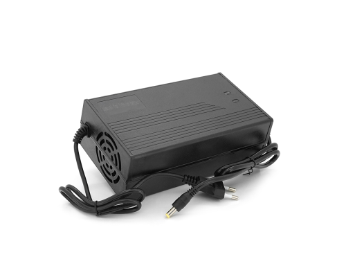 Зарядний пристрій для акумуляторів Li-ion Premium 36V(42V),10S,5A,штекер 5.5*2.5,з індикацією,BOX Зарядний пристрій для акумуляторів Li-ion Premium 36V(42V),10S,5A,штекер 5.5*2.5,з індикацією,BOX