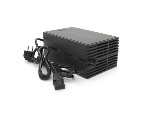 Зарядний пристрій для акумуляторів Li-ion 60V(71,4V),17S,8A,650W, штекер Triangle plug (T-tipe/IEC/C13 N+L-) .індикація, 220х122х86mm, 1.5kg