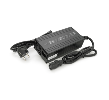 Зарядний пристрій акумуляторів LiFePO4 12V (14.6V), 4S, 15A, штекер Triangle plug (T-tipe/C13/IEC). LED-індикація, 137x90x50mm