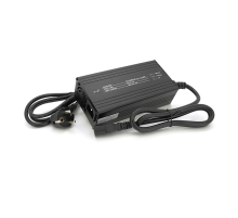 Зарядний пристрій для акумуляторів Li-ion 12V(12,6V),3S,15A,штекер Triangle plug (T-tipe/IEC/C13 N+L-), LED-індикація, 137x90x50mm
